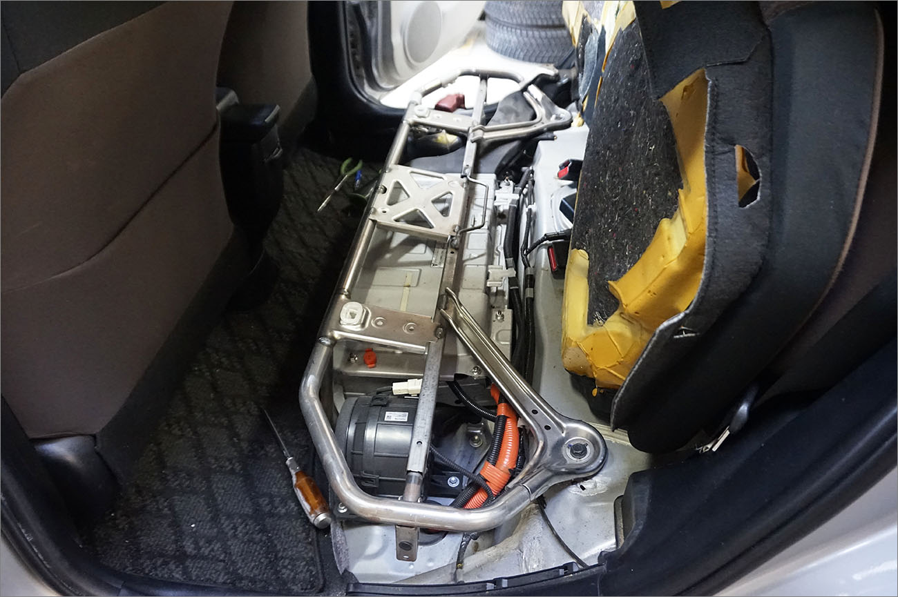 トヨタ アクア ハイブリットバッテリー交換 | 自動車整備士の厳選中古 